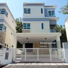 Luxury living bungalow by the seaside in Ferringhi Heights, Penang