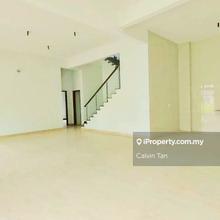 2.5 storey bungalow, below market, easy access, club house