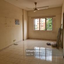 Kantan Court, Taman Bukit Serdang, Below Market Price, 780sf, Low Floo