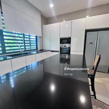 3 storey strata title bungalow for rent