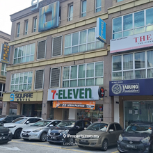3.5 Storeys en bloc shop with lift facing main road