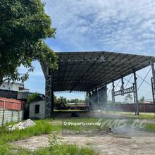 Bukit kemuning land for rent with warehouse not fully covered 