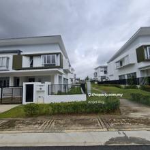 Endlot 10ft Land 4 Room 4 Bathroom Superlink House