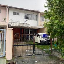 Near parks, schools and shops. Walking Distance to MRT Station