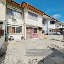 2 unit town house in one title, suitable for worker hostel