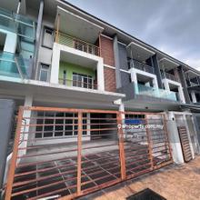 3 Storey House No People Stay Before