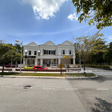 Corner Shoplot Presint 18 with Lake View