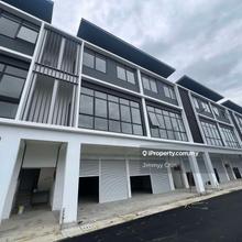 Bau Golden Square new 3 storey corner 