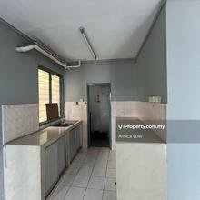 Vista pinggiran apartment for sale 