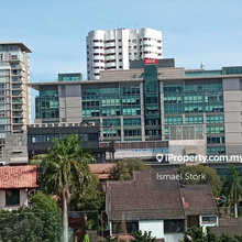 Luxury Living with Poolside Leisure and Entertainment