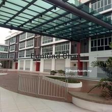 Dataran Puchong corner shop, extra space, facing busy shop area 