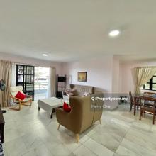 Classic Big Condo Space! 3 Balcony & Very Quiet Neighbourhood Living!