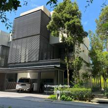 3 Storey Lake Villa at Mirage by The Lake for Rent