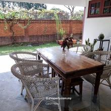 Opposite kgns golf course , well maintained bungalow with huge land 
