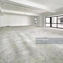 1st Floor Corner Lot with big window displays 