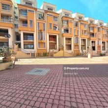 Lower unit townhouse, freehold, 6 rooms, 2540sqft, Gated Guarded, LRT