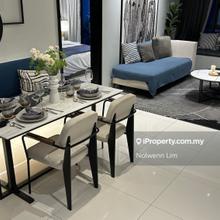 1 min walk to LRT, Freehold, Pet friendly Condo Free Signature Kitchen