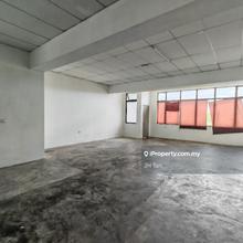 Elmina Shop for Rent