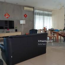 Corner unit with land