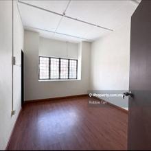 Taman Molek House For rent