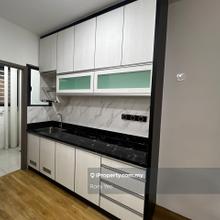 Armani Residence Partial Furnished Dual Key 900sqft 4r2b For Rent !!