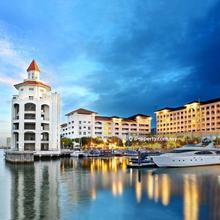 Best Deal In Straits Quay - 2500sf Large Patio Type Fully Renovated