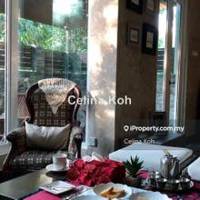 Nice modern renovated unit