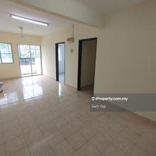 Townhouse upper floor unit