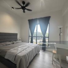 Maya Ara - Master Room w Ensuite Bath - Fully Furnished - Female Only