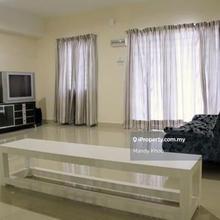 Sommerset close 3 storey townhouse,cheras/lower unit&2 parking lots