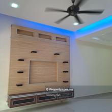 2.5 Storey House Fully Extend Kitchen Renovated & Move In Condition