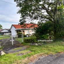 Single storey bungalow in a prime Aulong location