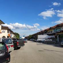 Intermediate Lot - Non-Bumi Lot - Freehold - Facing Inner Road 