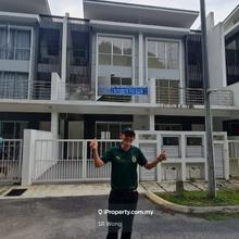 Cheap fire 3 storey freehold bayu heights 2 Serdang Seri Kembangan 