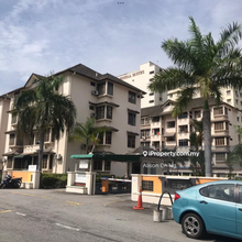 Low floor corner unit convenient location near Queensbay mall