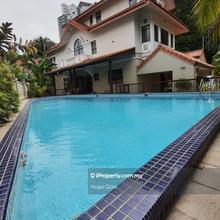 Corner Bungalow with Private Pool&Garden, Ample Parking Space