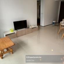 Partly furnished / 3 parking lots / Freehold unit 