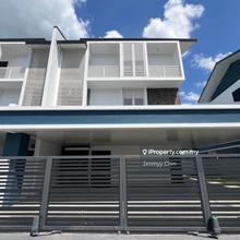 Crestwood estate 3 storey 