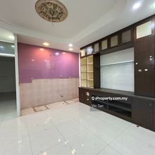 3 Storey Corner House with Spacious Land for Rent !