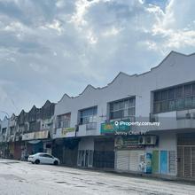 1.5 storey linked factory Kawasan Perindustrian Bukit Serdang For Sale