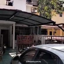 Basic unit with good location, good for own renovation house