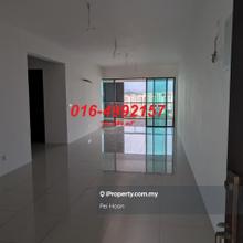 Brand new corner unit and nice view at balcony. Distance seaview.