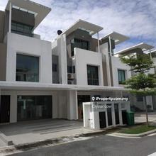 Lake Point Residence, 3 Storey Terrace House for Sale