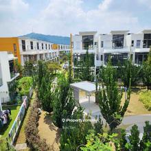 Superlink Home with Breathtaking Views and Unbeatable Value.