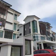 Semi-D House for Rent @ Kingsley Hills