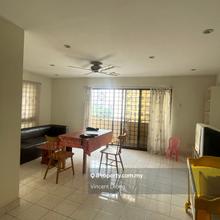 Corner lot and well kept unit 