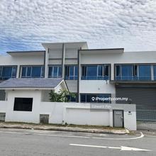 One and a half Sty Semi-D factory for Rent