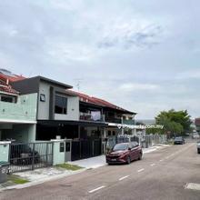 Dato Onn 15, renovated 20x70ft 2 storey house for Sale 