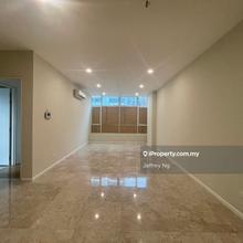 Super low-density condominium. Strategic location.