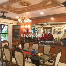 2 adjoining lots of Bungalow, Fully Renovated, Well-Maintained